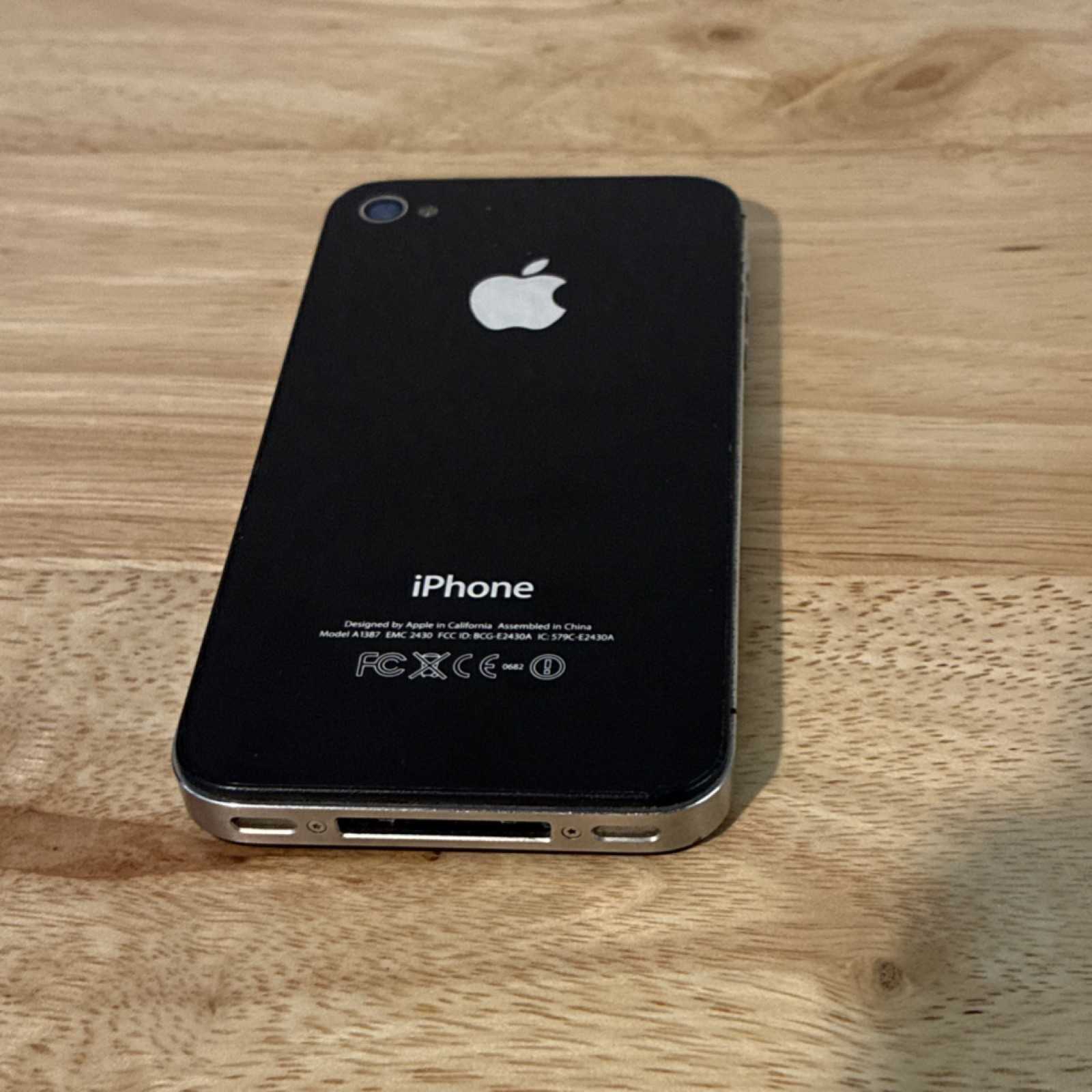 Apple iPhone 4s Black 8MP Camera 3.5″ Screen Bluetooth Wi-Fi A1387 Smartphone