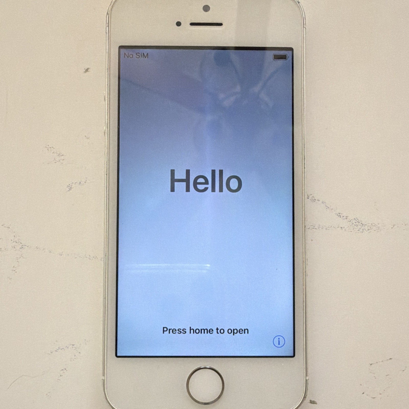 Apple iPhone SE 16GB White iOS Smartphone 8MP Camera “Hello” Setup No SIM