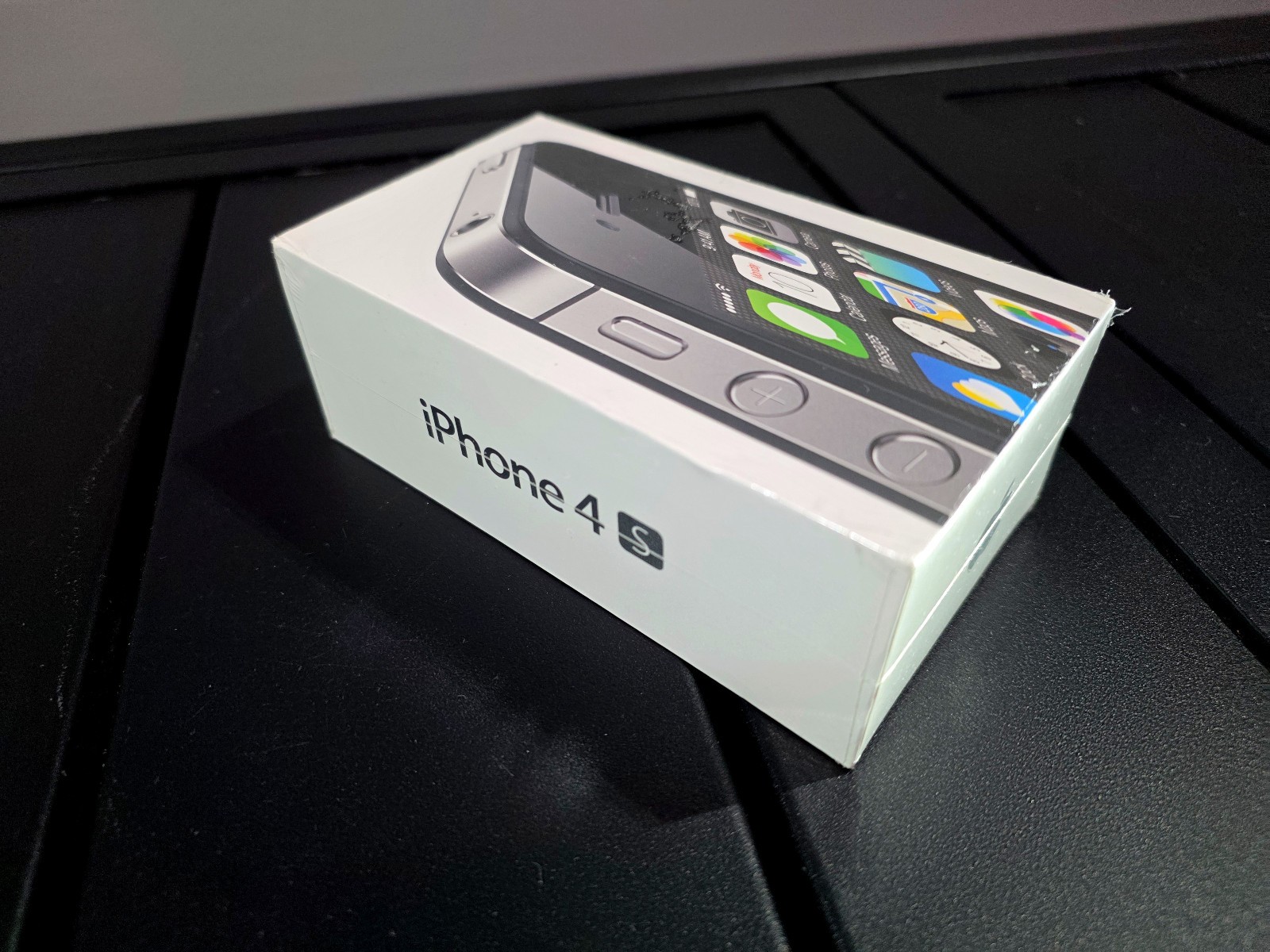Apple iPhone 4S – 8GB – Black NEW Factory Sealed • Officially Unlocked AT&T