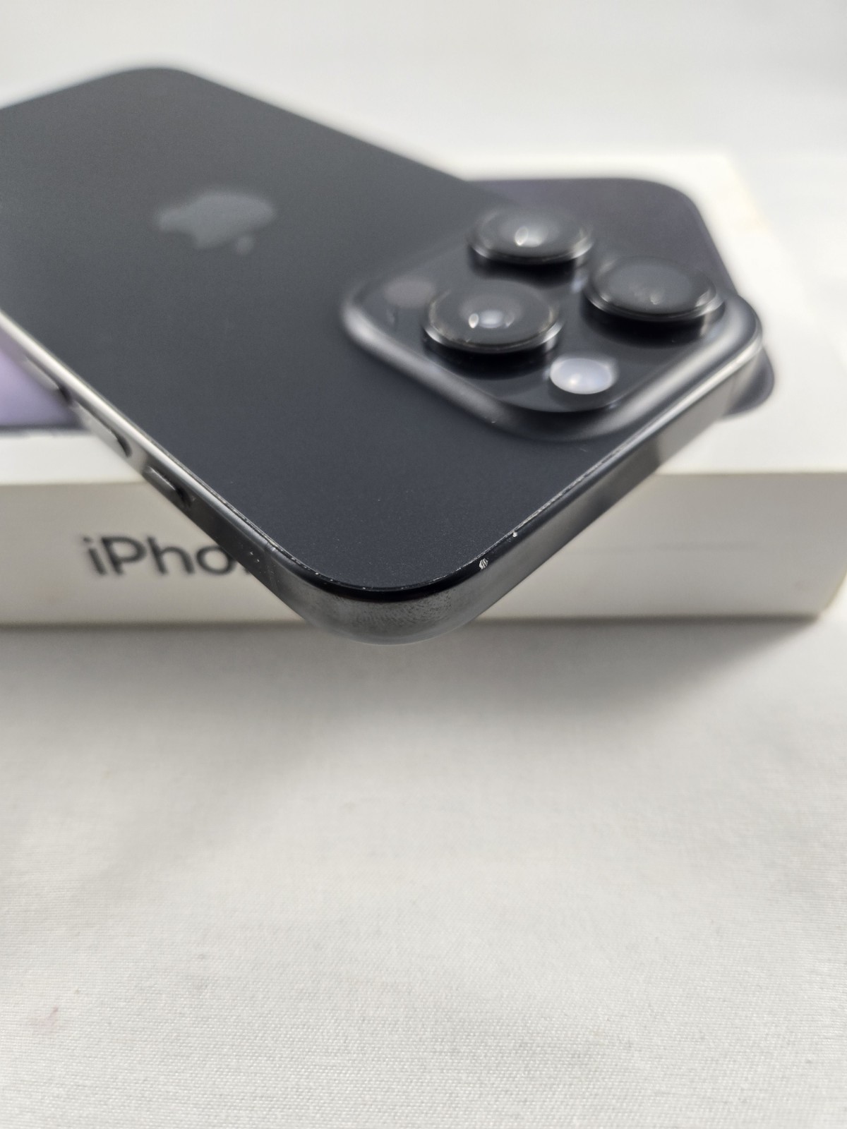Apple iPhone 16 Pro A3083 Boost Only 128GB Black Titanium