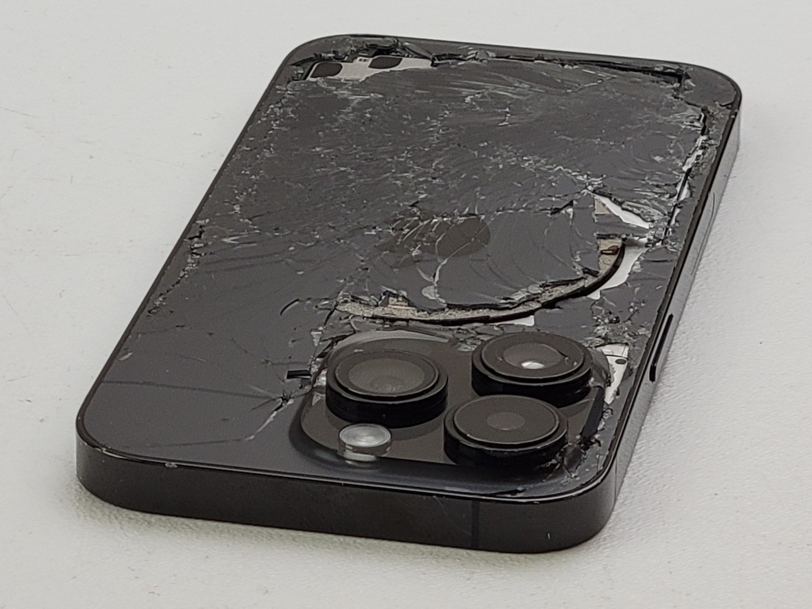 Apple iPhone 14 Pro (A2650) 128GB (Spectrum) – BLEMISHED – Clean IMEI – H6154