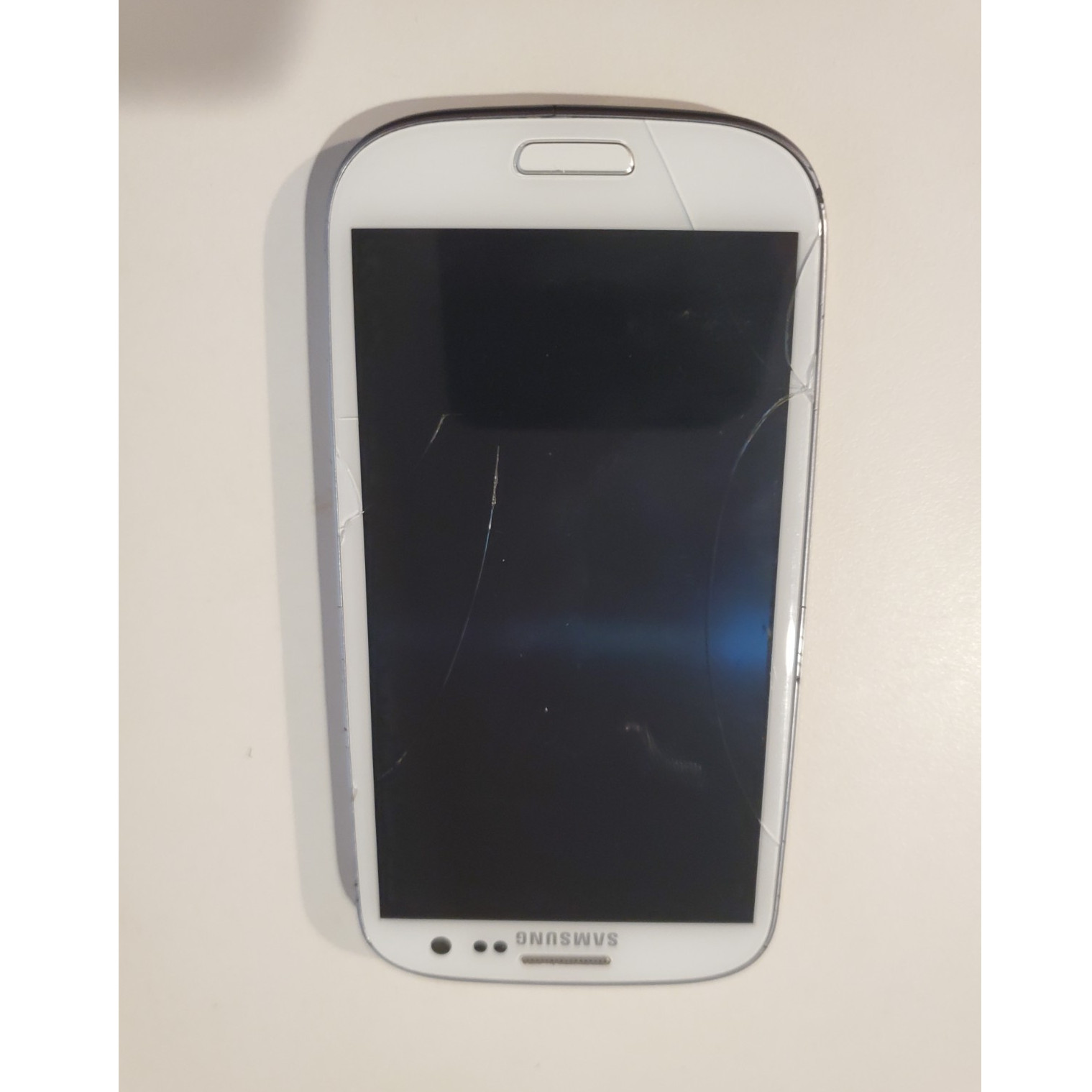 Samsung Galaxy S III White 8MP Android Quad Core 1GB RAM 4.8″ Wi-Fi MicroSD