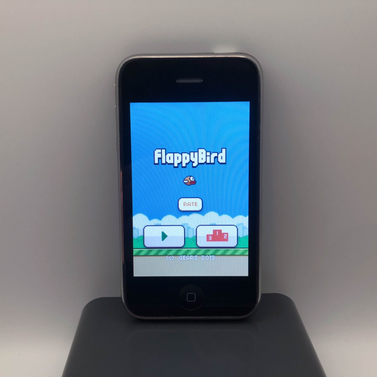 Jailbroken Apple iPhone 3GS – 16GB – Loaded With Games, Minecraft