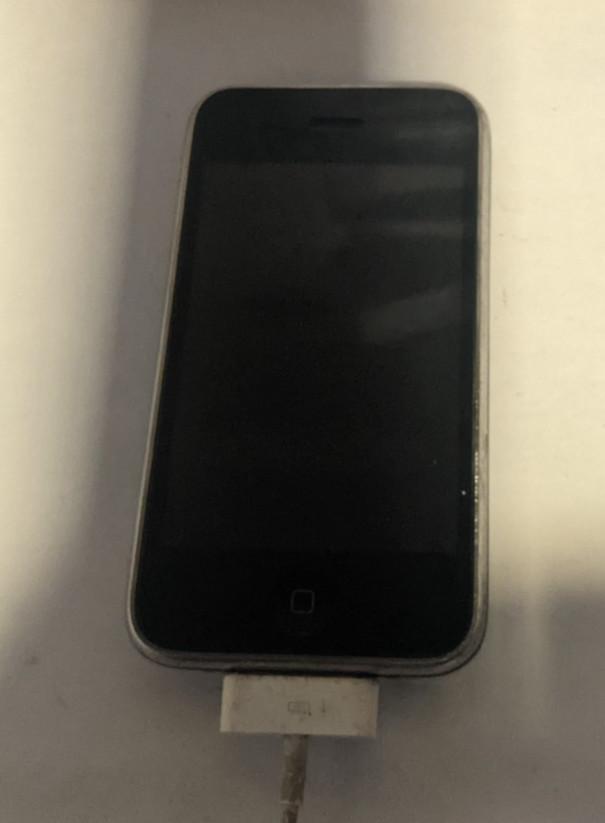 Apple iPhone 3GS 16GB (A1303) – Black (AT&T) SEE BELOW!!!