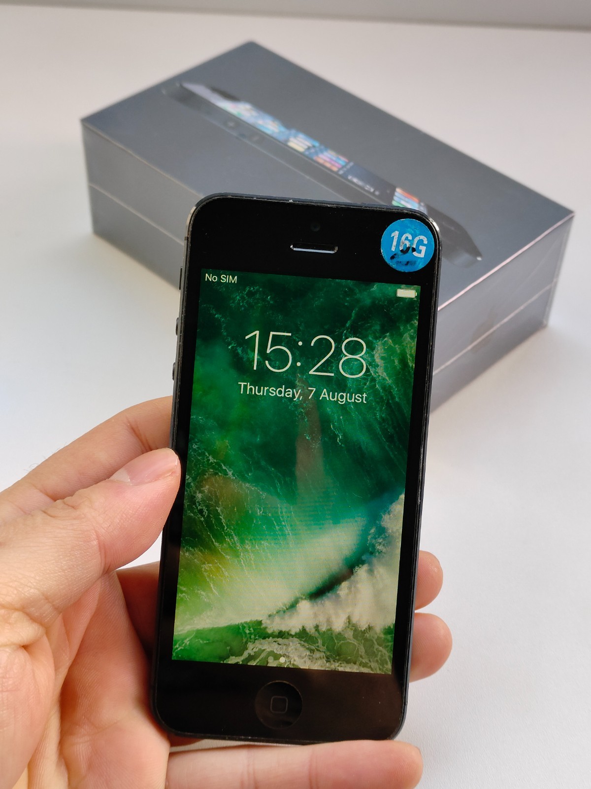 90%N ew Apple iPhone 5/5s/5c 16GB Factory UNlocked Black/White/Gold Good