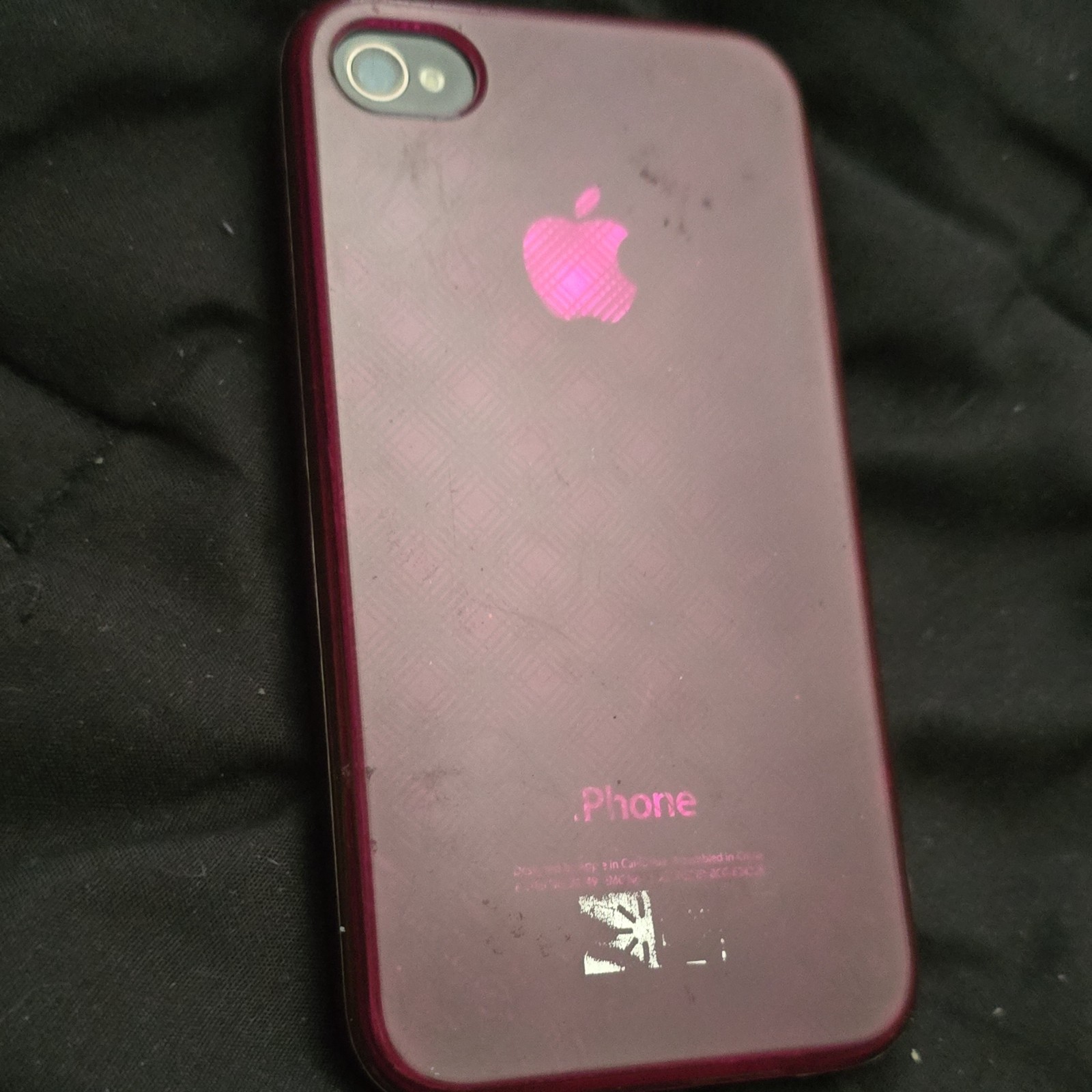 Apple iPhone 4 Red 3.5 in Screen Bar Style Smartphone 8 MP Camera Resolution