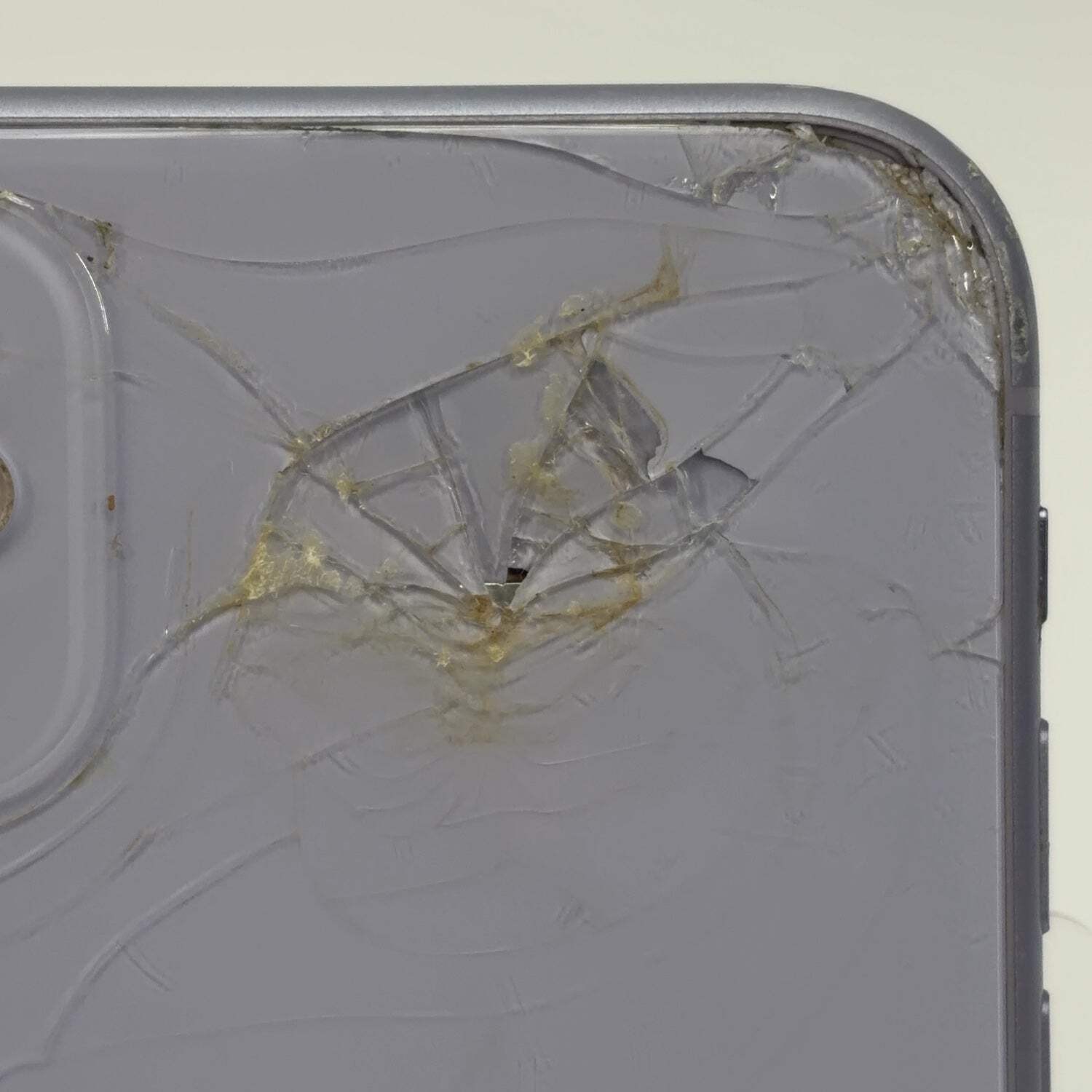 Broken Unlocked Apple iPhone 11 64GB 26.5 MWK52LL/A READ