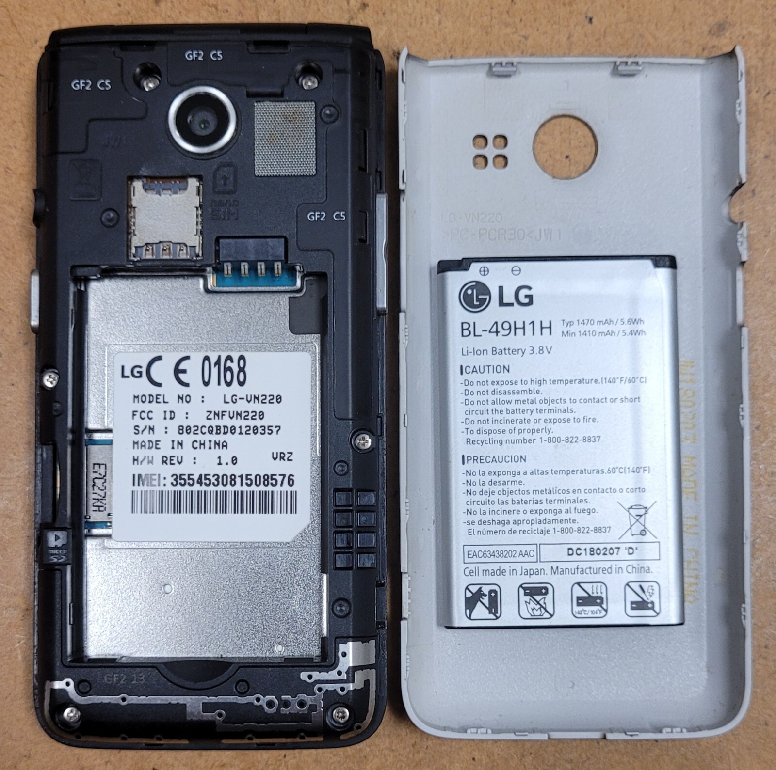 LG Exalt LTE VN220 – Gray and Black ( Verizon ) 4G VoLTE Flip Smartphone – READ