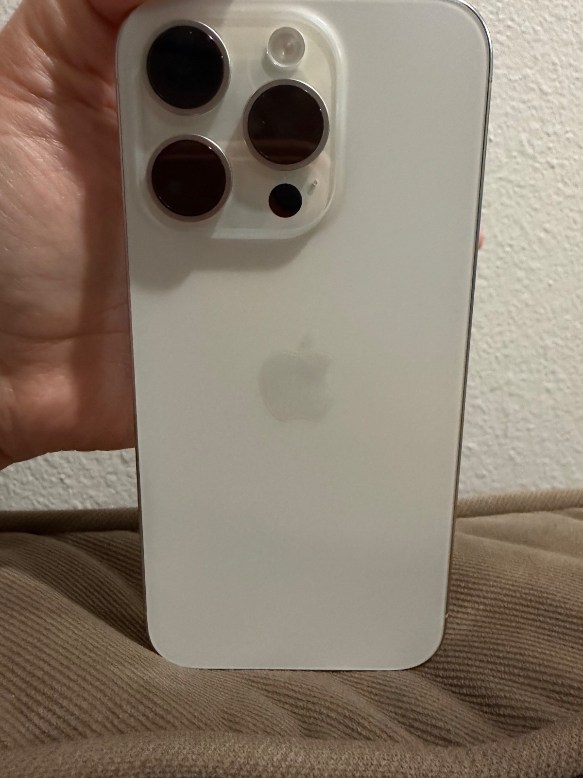 Apple iPhone 15 Pro – 128 GB – Natural Titanium (Unlocked)