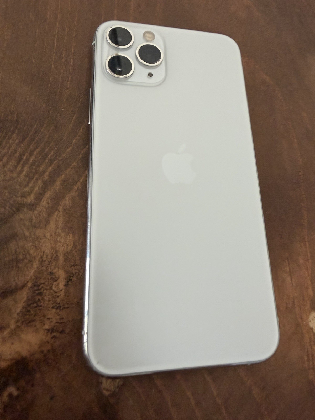 Apple iPhone 11 Pro 64GB White Unlocked 74% Battery Health (battery Service)