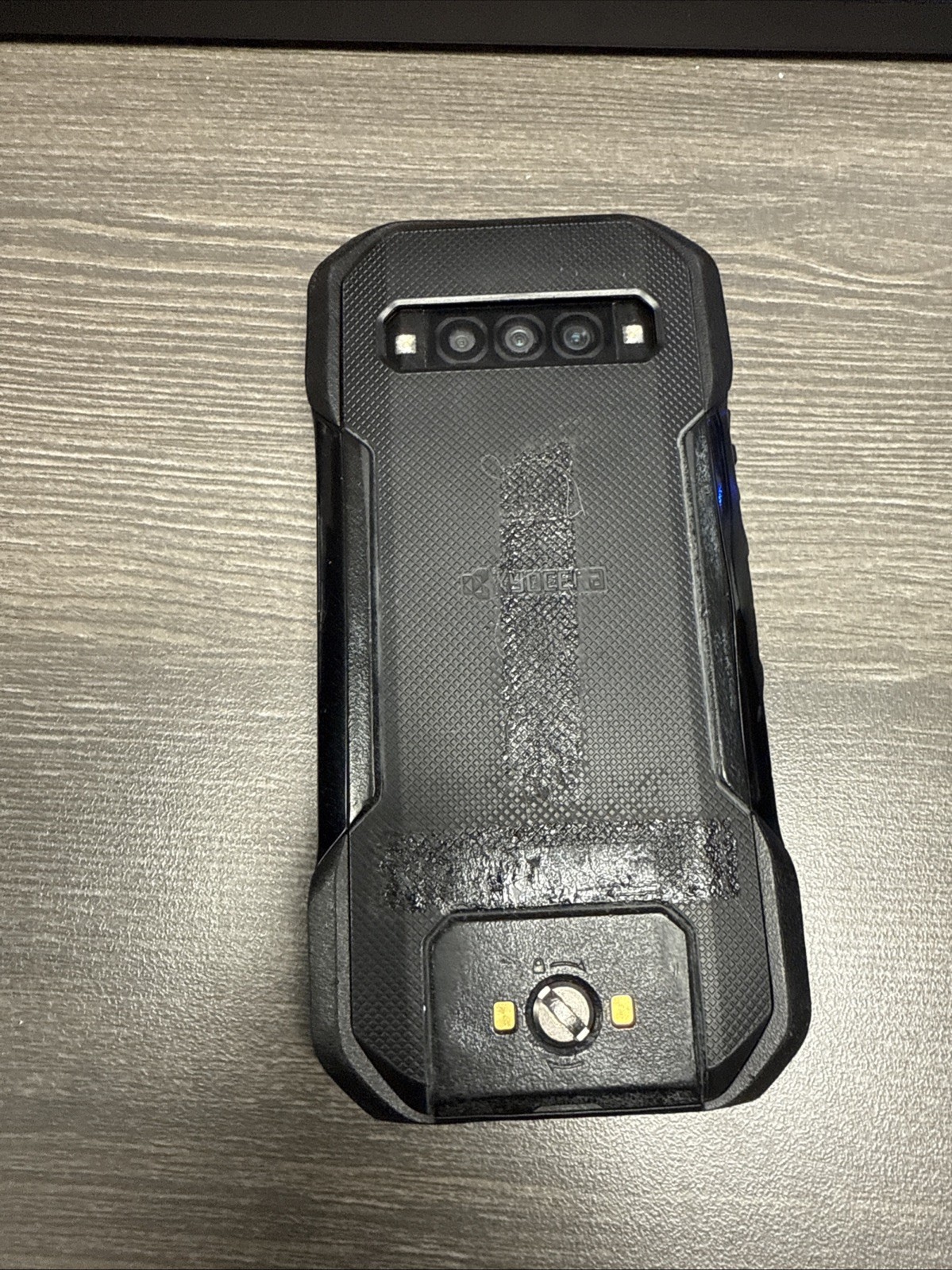 Cracked Kyocera Duraforce Pro 3 – E7200 Black – 128GB – Verizon (GG Lock) Read