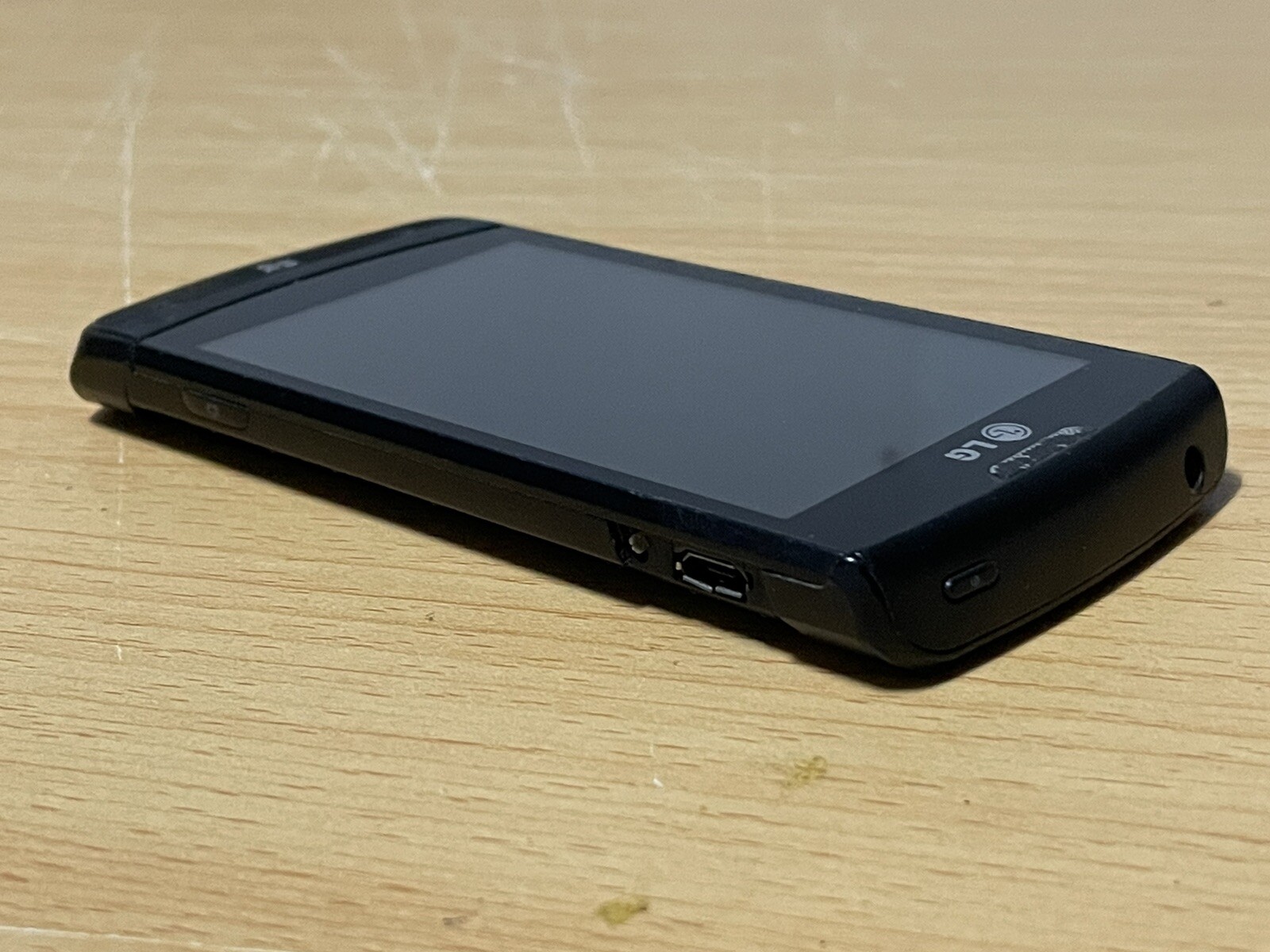 LG OPTIMUS 7 E900 512MB 16GB Cellular Smartphone Windows 7.5