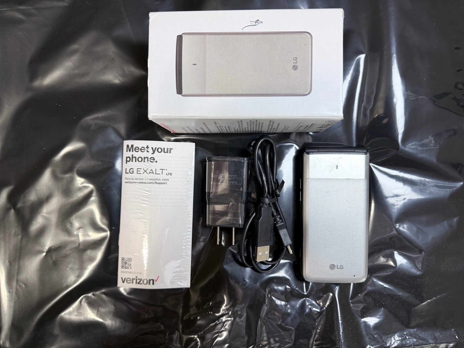 LG VN220 Exalt Verizon Unlocked 4G VoLTE Camera Flip Phone Silver. Good Cond.