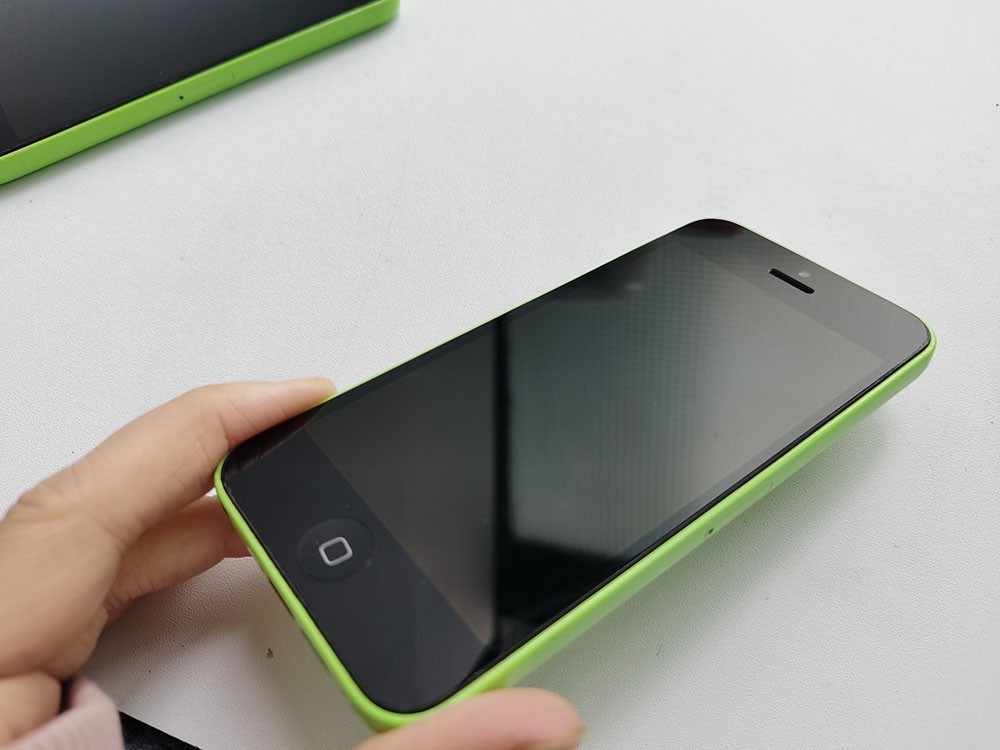 Apple iPhone 5c – 8 GB / 16 GB / 32GB – Green (Unlocked) 90% NE W CJ