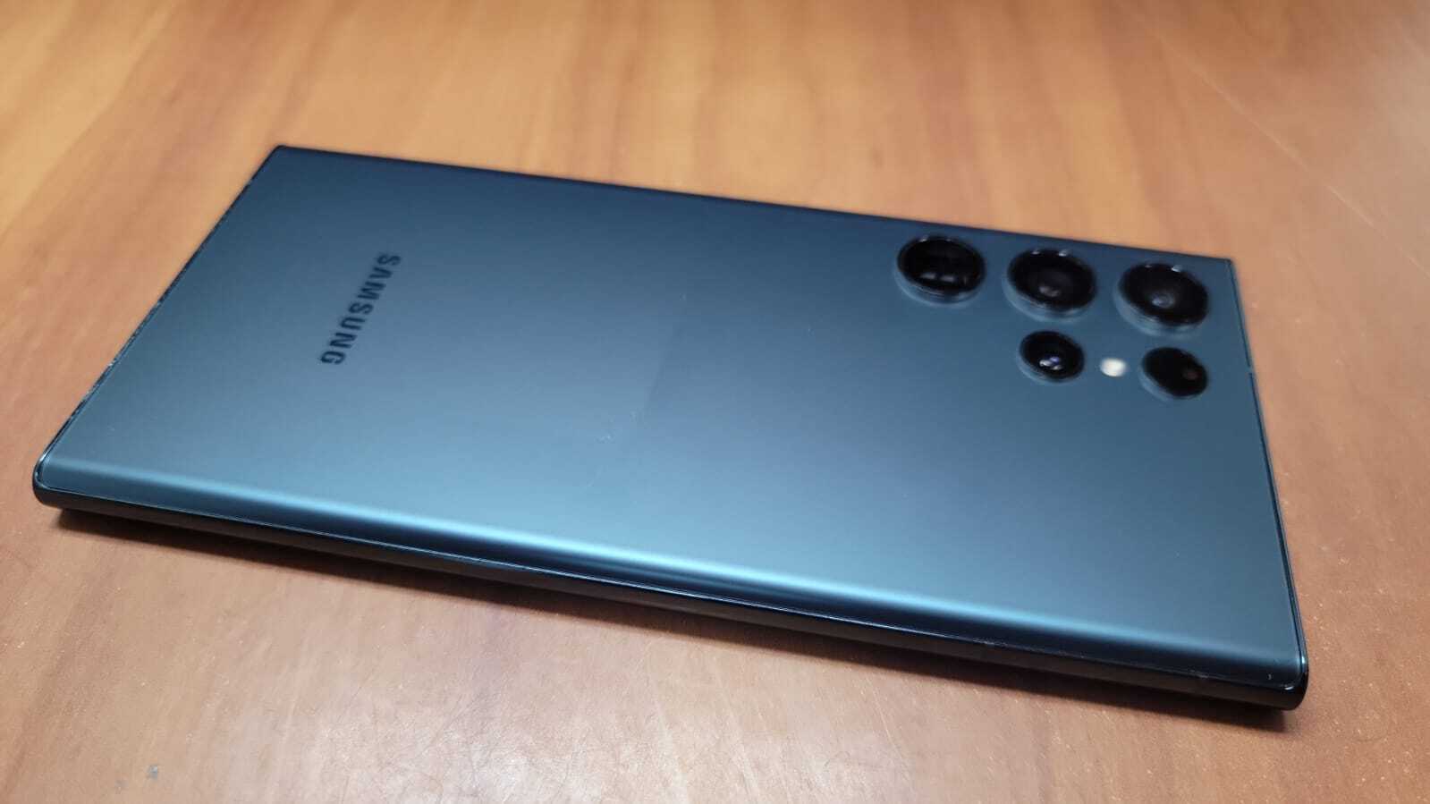 Samsung Galaxy S22 Ultra SM-S908U1 – 128gb – FACTORY UNLOCKED CDMA + GSM – GOOD