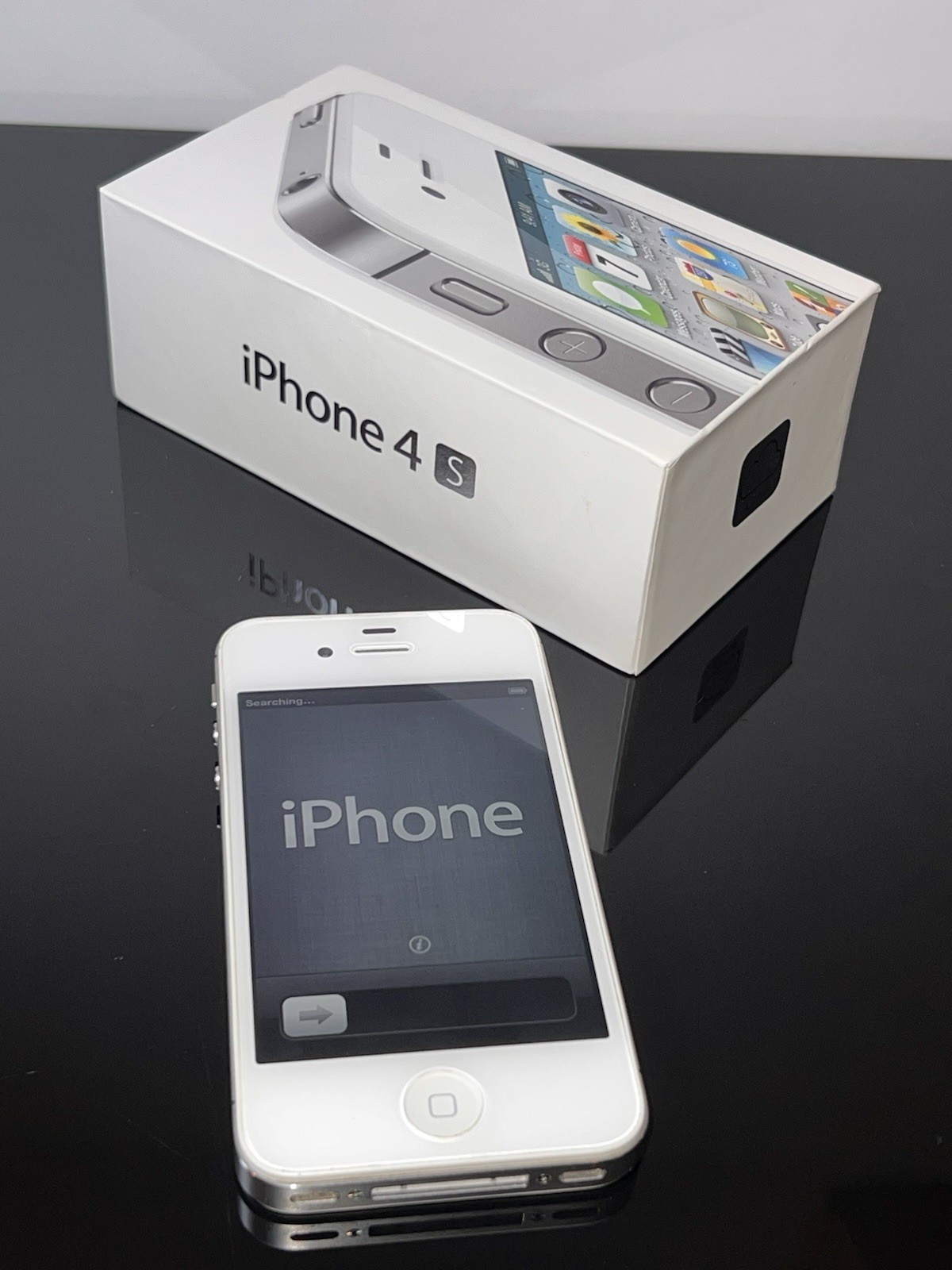 RARE New iPhone 4S 16GB White. Never Been Used. In Original Box (Collectible)