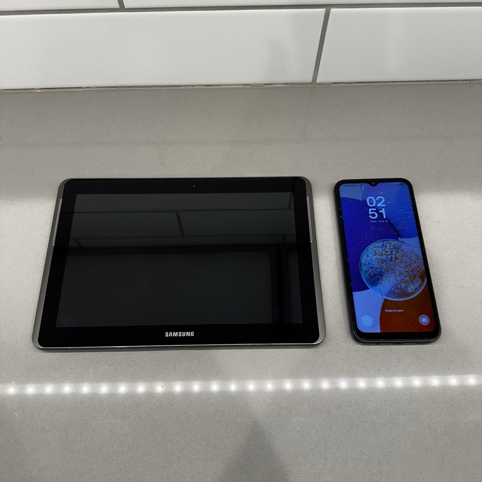Samsung Bundle Samsung Galaxy A14 5g 64gb & Samsung Tab 2, 10.1, 8gb
