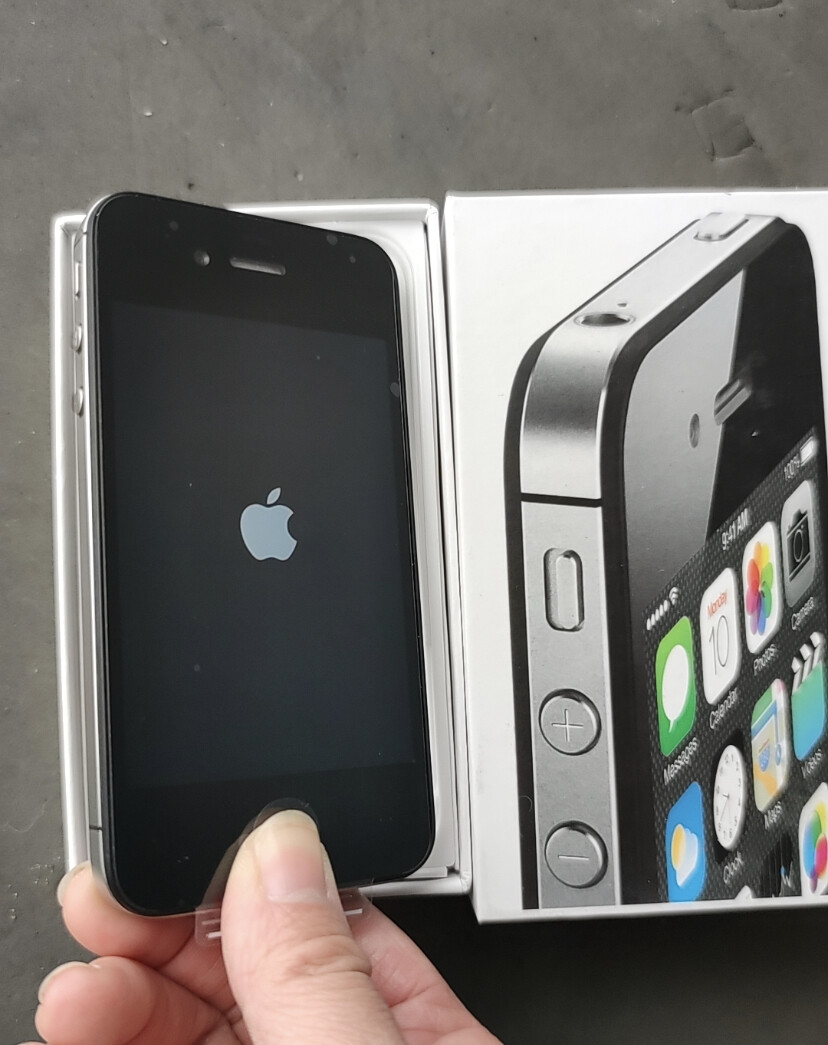 Apple iPhone 4s – 32GB – Black/white (Unlocked) A1387 (CDMA + GSM) IOS9 Sealed