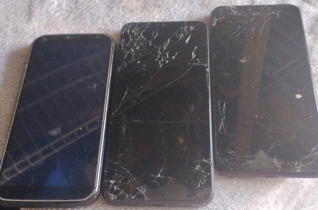 3 Smart Phones 1 Maxwest 2 other name Brands Unlocked parts only