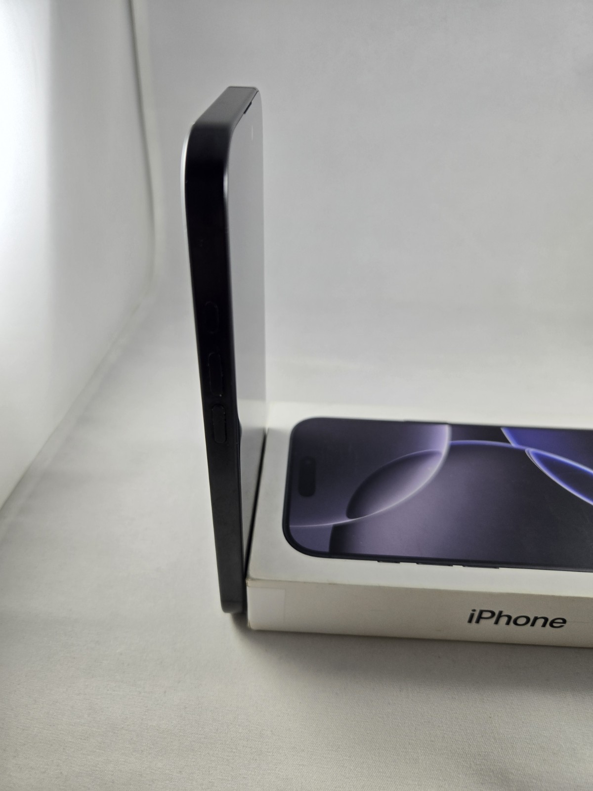 Apple iPhone 16 Pro A3083 Boost Only 128GB Black Titanium