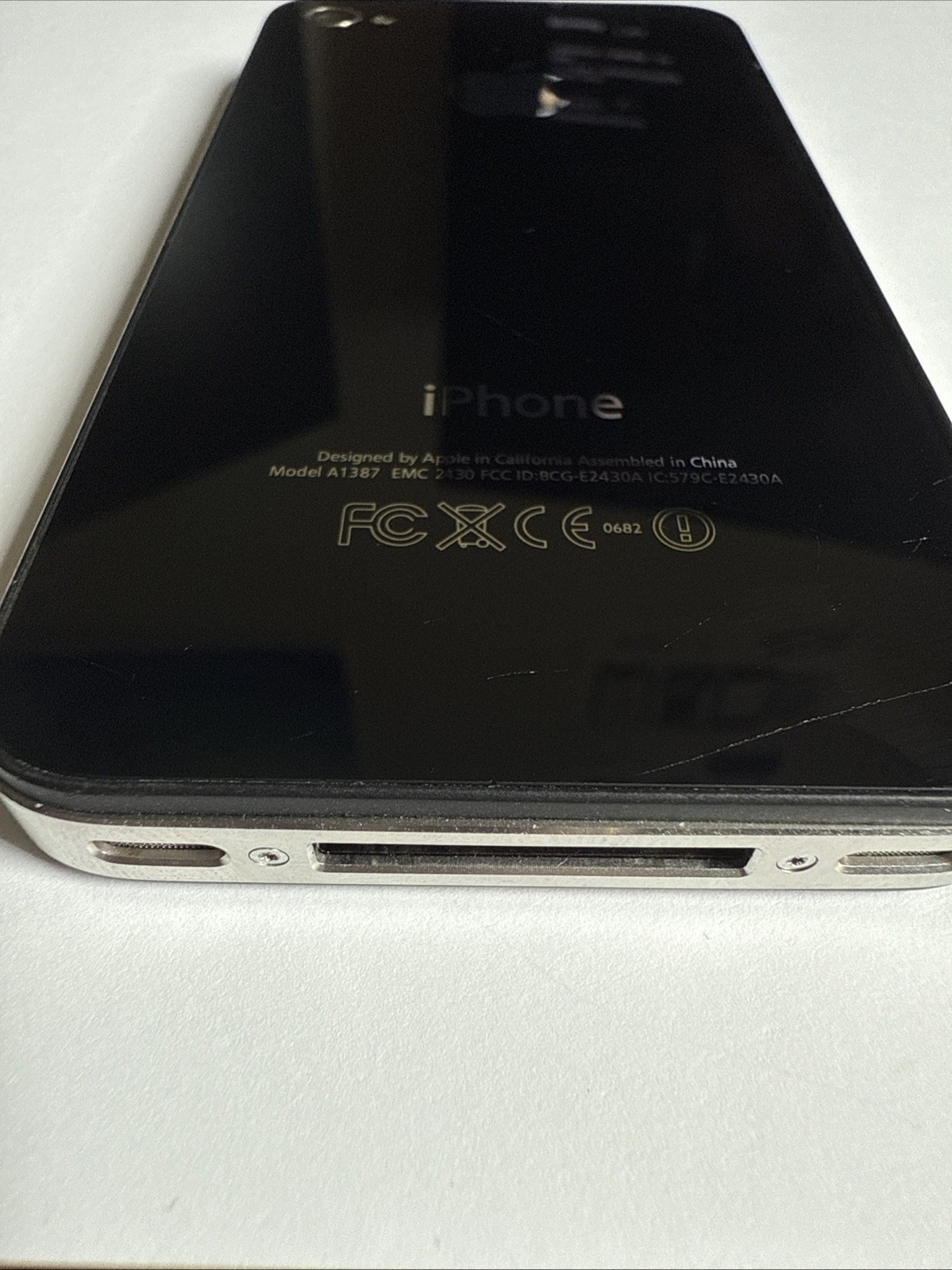 iPhone 4s – 16GB – Black (Unlocked) 40+ Games & Apps – iOS 6.1.3 – 80% BH Read