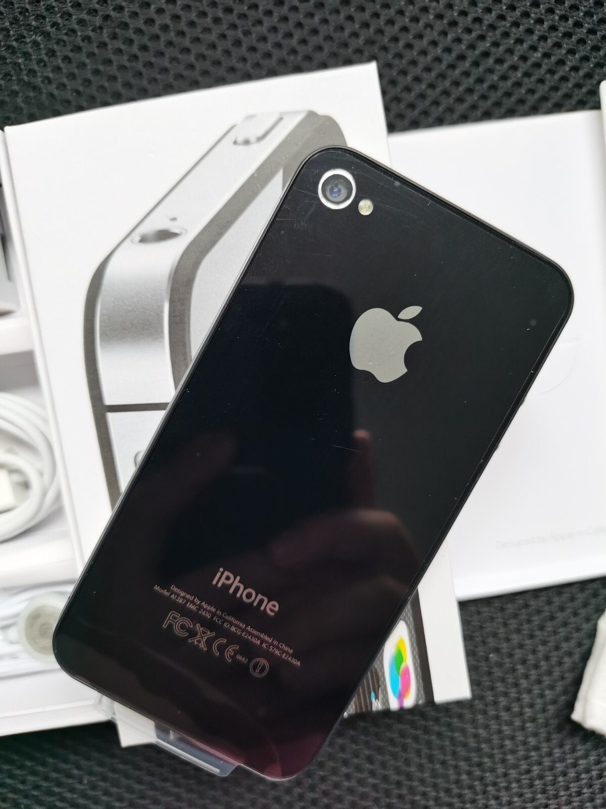 Apple iPhone 4s 8/16/32/64GB Black/White UNLOCKED – Working Grade A+