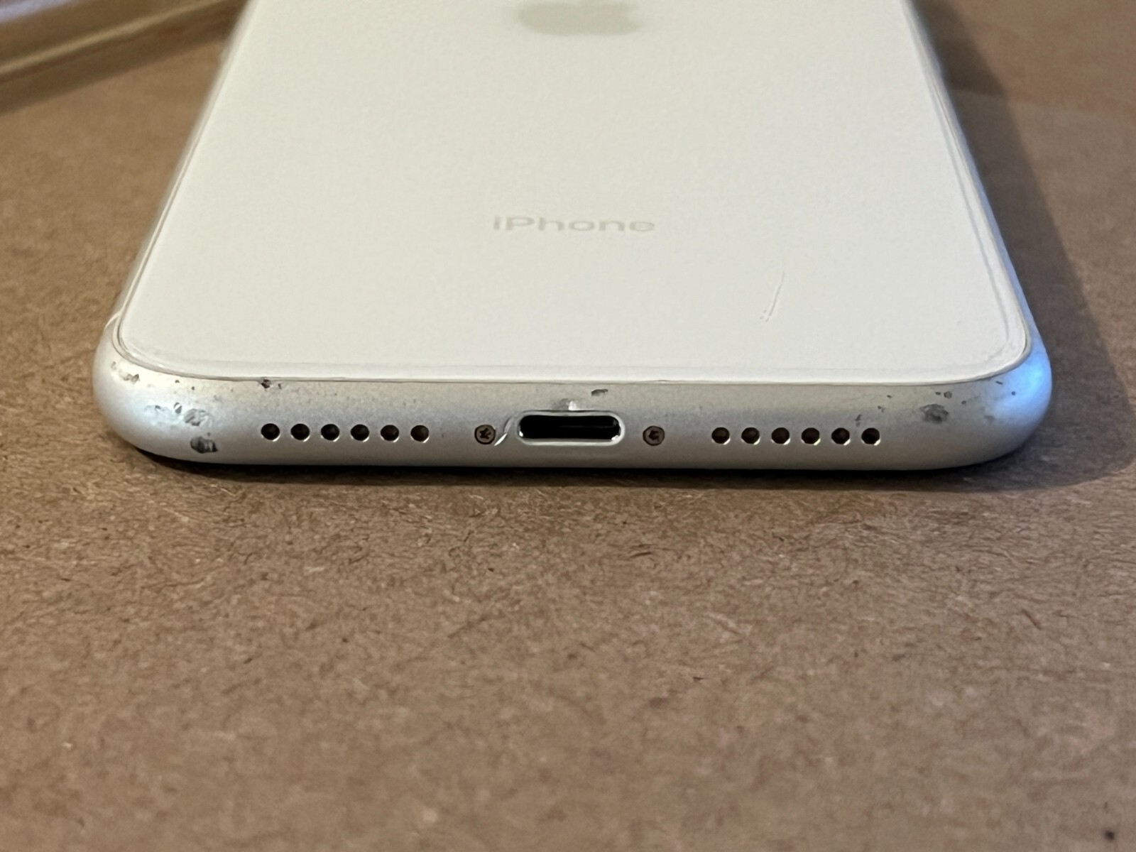 Apple iPhone XR – 64GB White (unlocked) A1984 (CDMA + GSM) Read