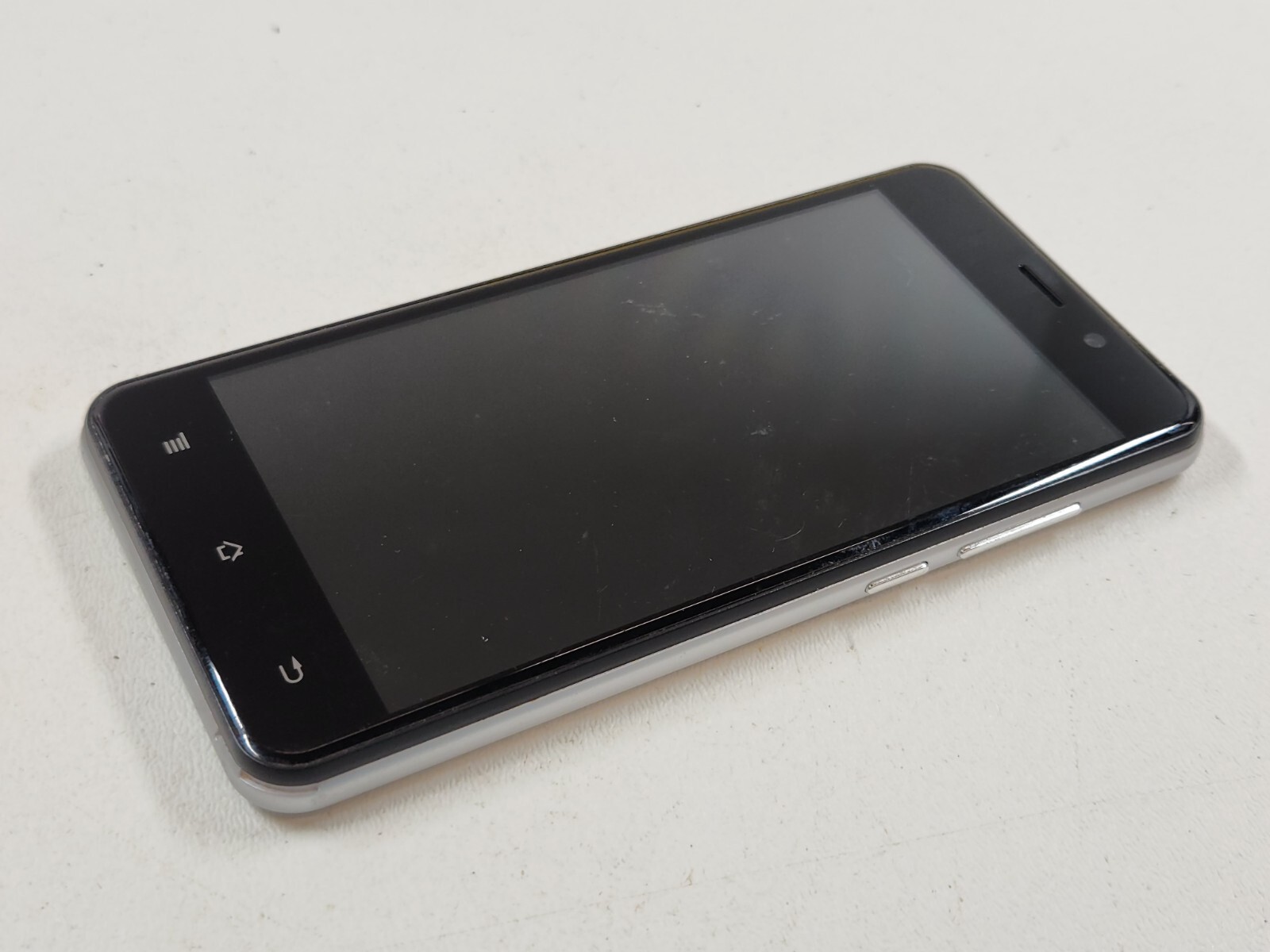 SKY Devices Elite B5 – 8GB – (GSM Unlocked) Dual SIM – Bad Speaker – Q4581