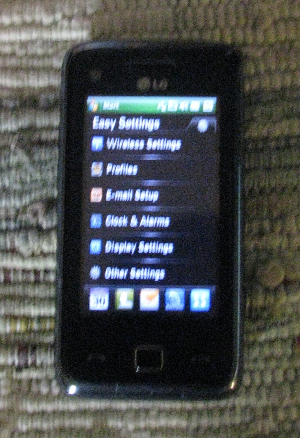 LG LGE-GM730 S-Class Touchscreen Mobile Cell Phone 5.0 MP Camera 8GB 2009 AS IS