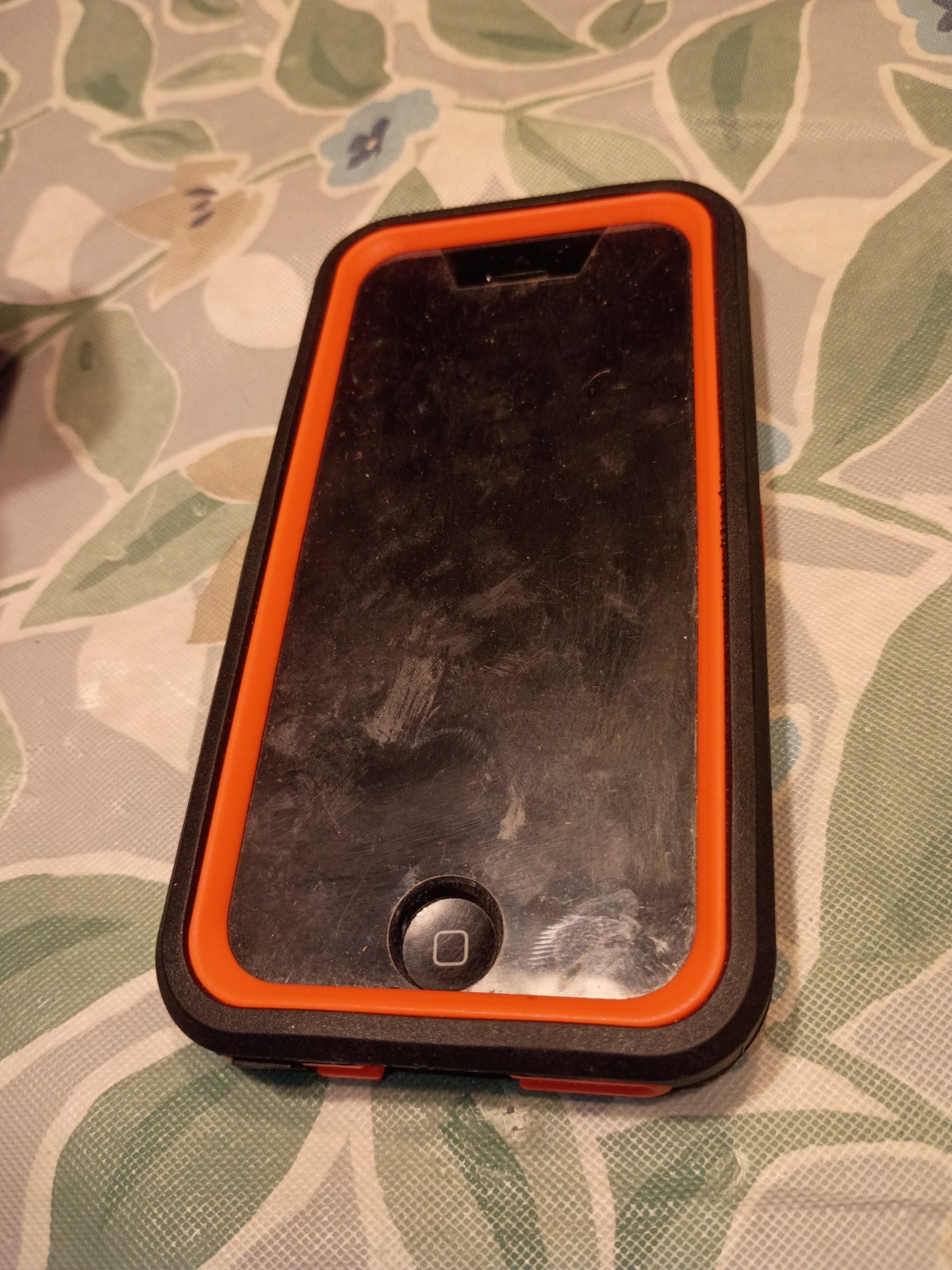 Apple iPhone 5 – 16 GB – White locked Screen