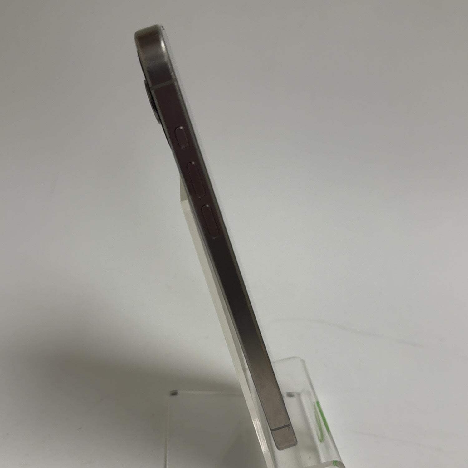 Broken Unlocked Apple iPhone 15 Pro Max 256GB 26.5 MU683LL/A Cracked LCD Spot
