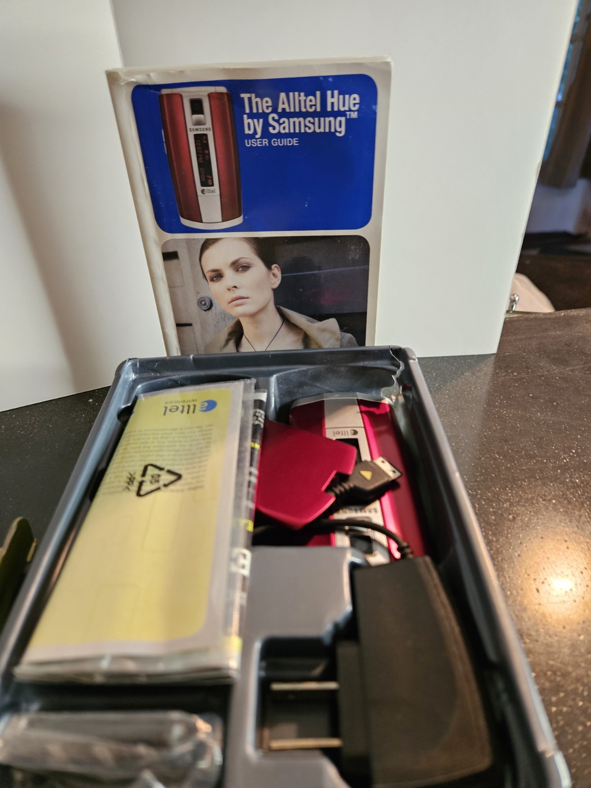 Samsung Hue SCH-R500 Red and Silver Cellular Flip Phone