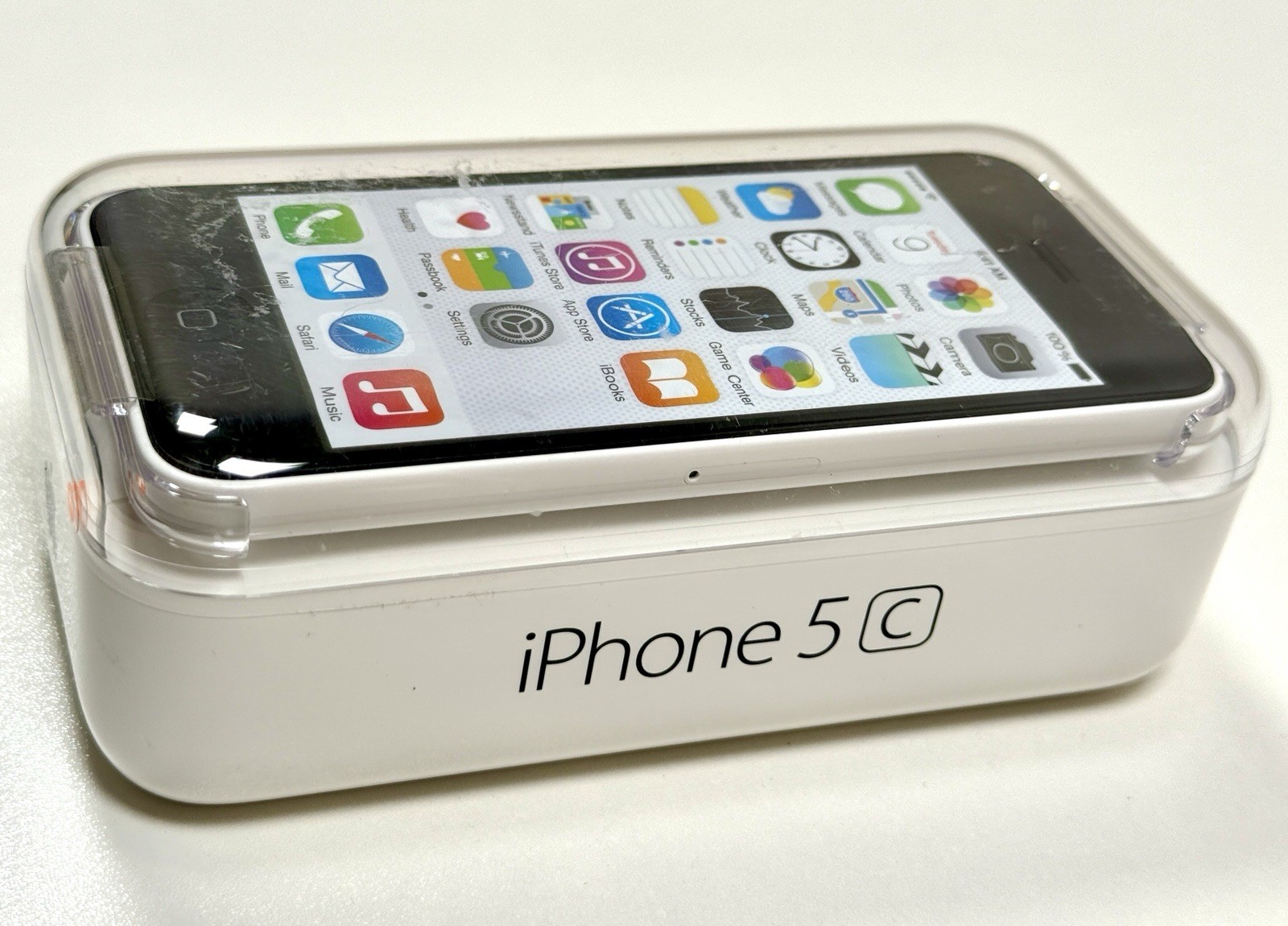 Apple iPhone 5c – 8GB – White – A1532 – iOS 8 – Unlocked – RARE – NEW Sealed
