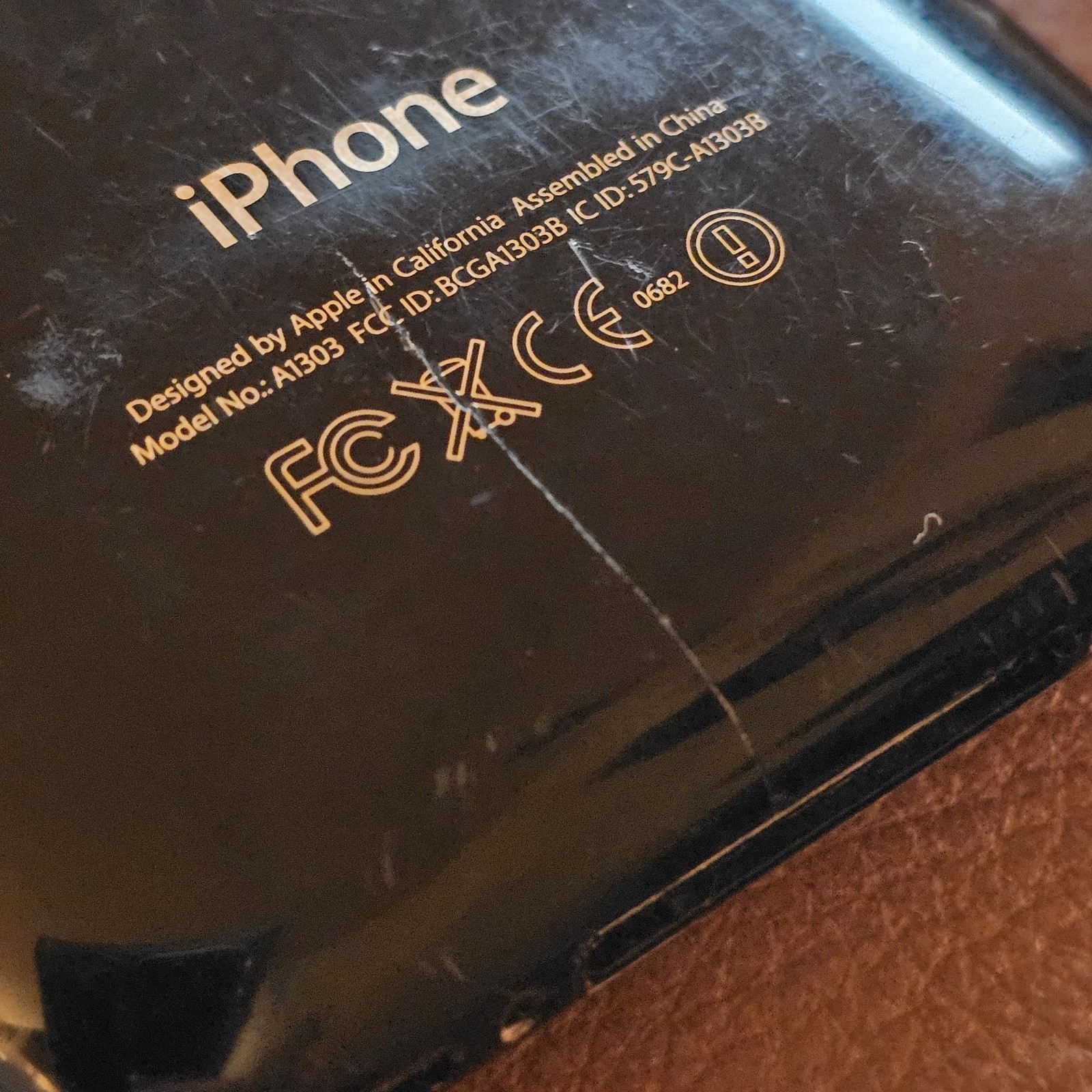 Apple iPhone 3GS – 8GB – AT&T – MC640LL/A A1303 – Black