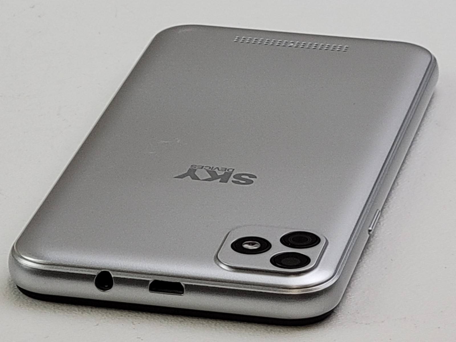 SKY Devices Elite D5Max – 16GB – (GSM Unlocked) Dual SIM Smartphone – H5309