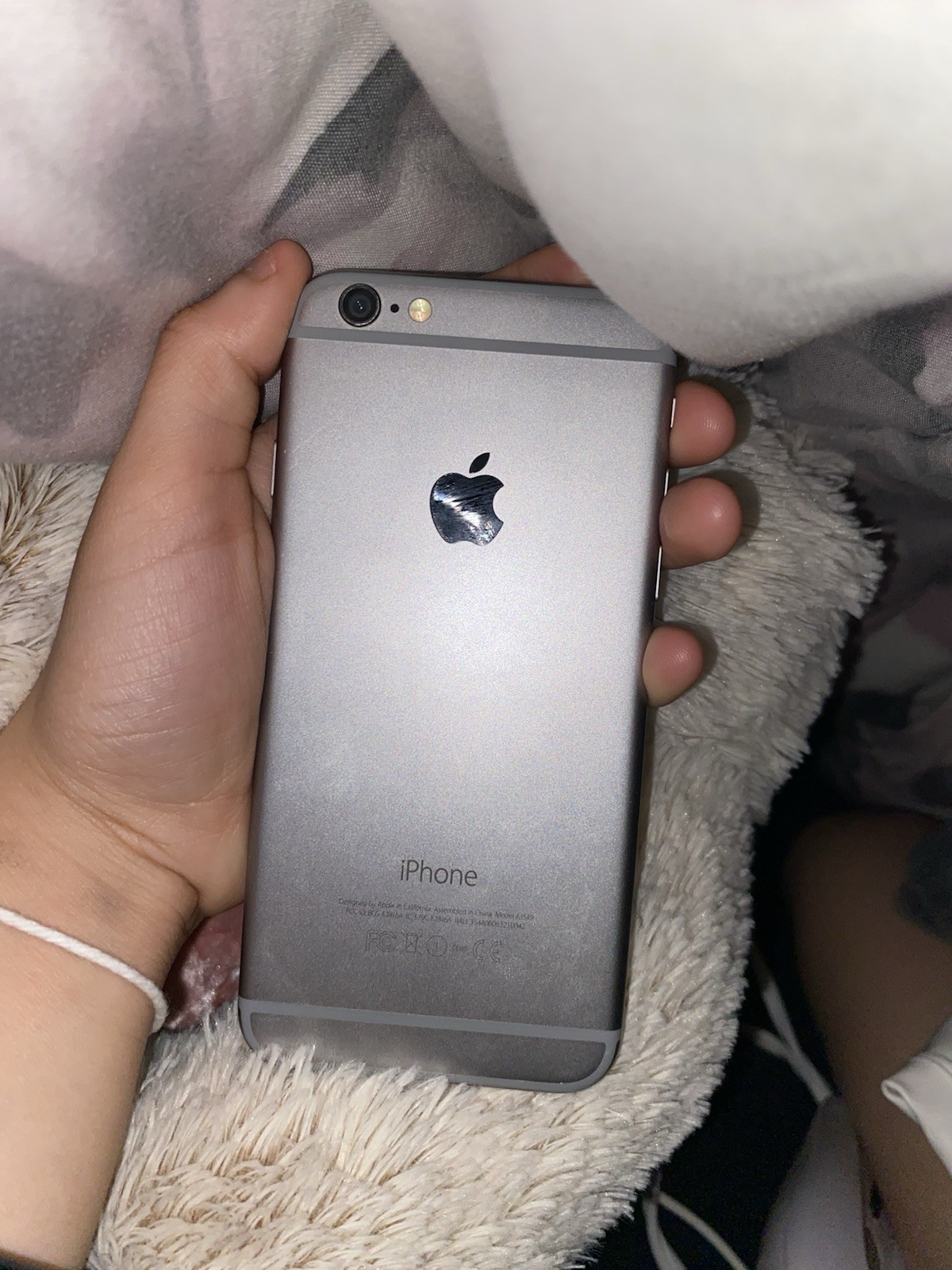 Apple iPhone 6 Gray 8MP Camera 4.7in iOS Wi-Fi Bluetooth Single SIM