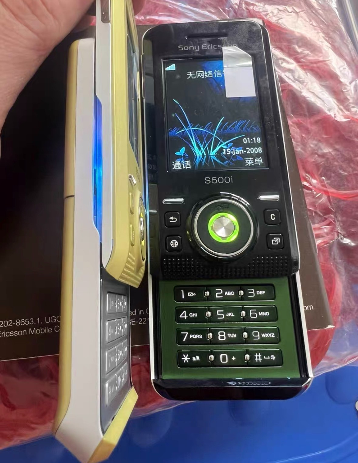Sony Ericsson S500i Bluetooth Camera GSM 850 / 900 / 1800 /1900 Unlocked phone