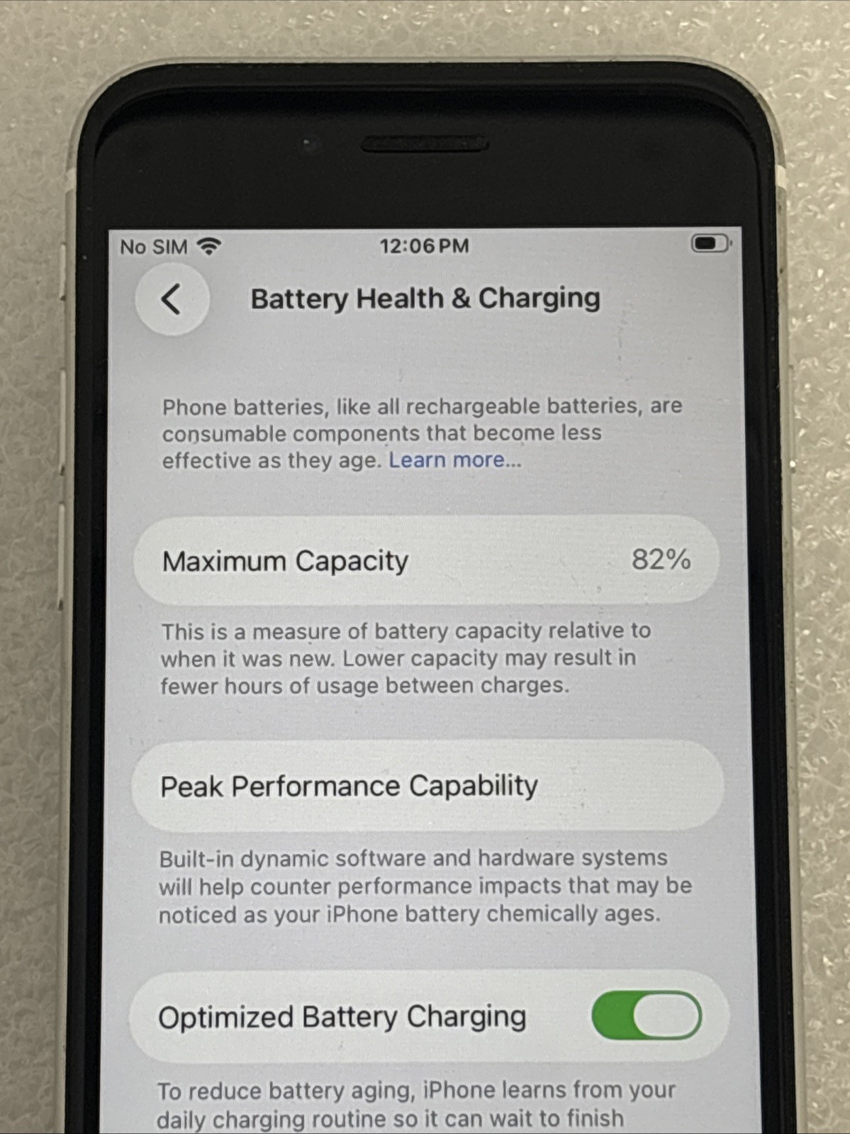Apple iPhone Se 2 (A2275) 64GB, Silver, iOS 26 (Unlocked)