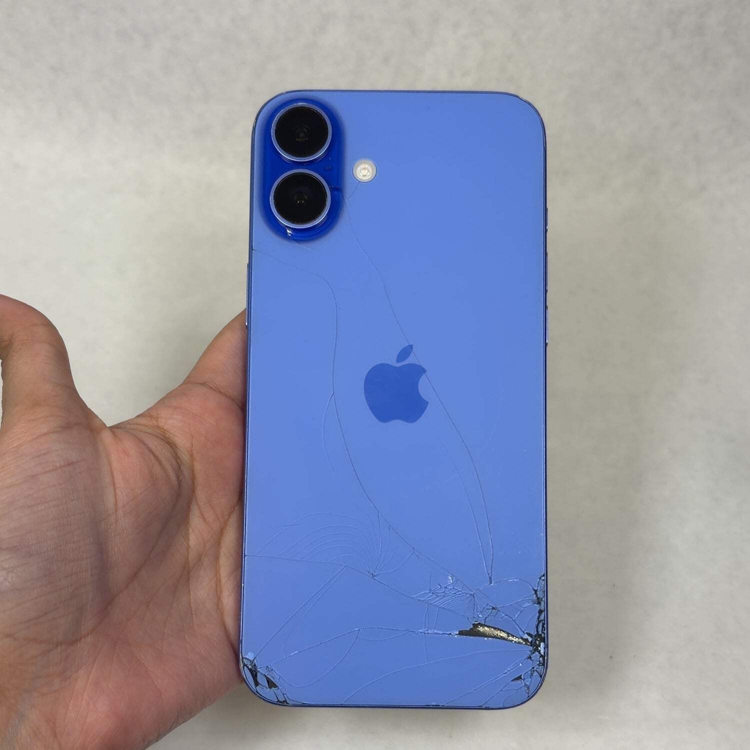 Broken Unlocked Apple iPhone 16 Plus 128GB 26.2.1 MXUW3LL/A READ