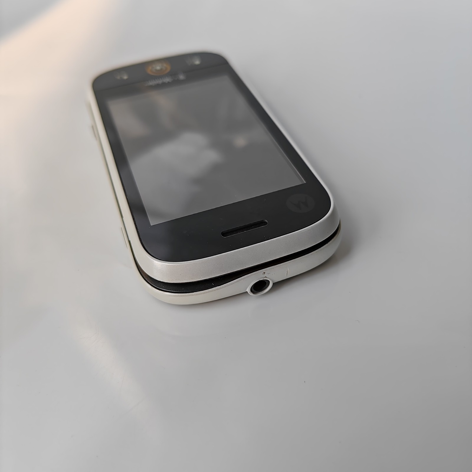 Motorola MB200 512MB Unlocked slider phone 3G Good Quality