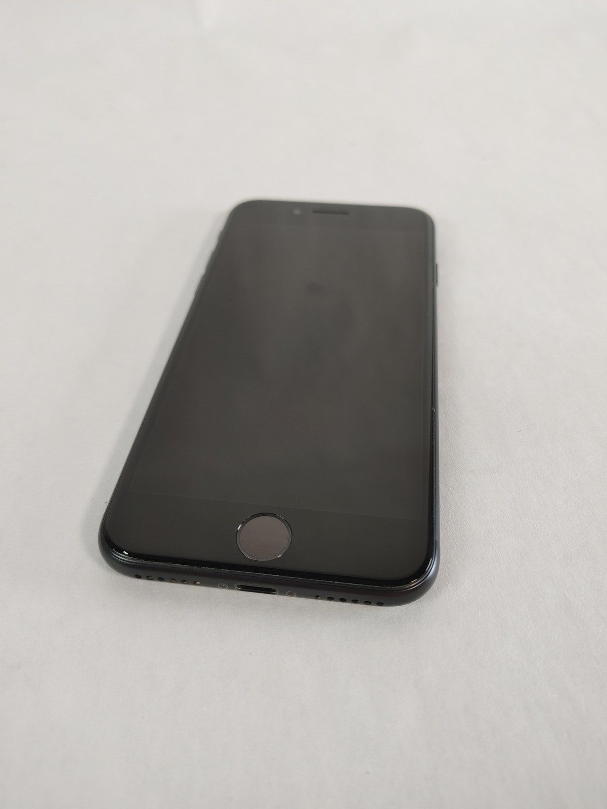 Apple iPhone SE (2020) A2275 64 GB iOS 26.5 Tracfone Only (Wi-Fi + 4G)
