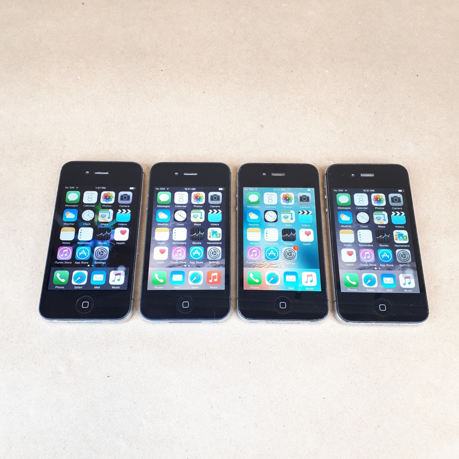 Lot of 4 Apple iPhone 4s A1387 16 GB 3.5 Inch 512 MB Rogers 8MP Black *READ*