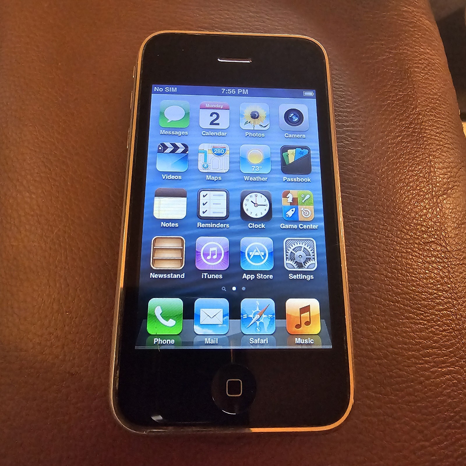 Apple iPhone 3GS – 8GB – AT&T – MC640LL/A A1303 – Black