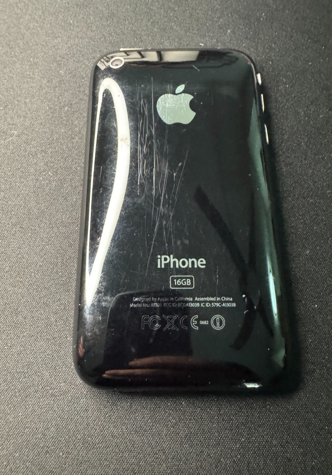 Apple iPhone 3GS – 16 GB – Black (Unlocked)
