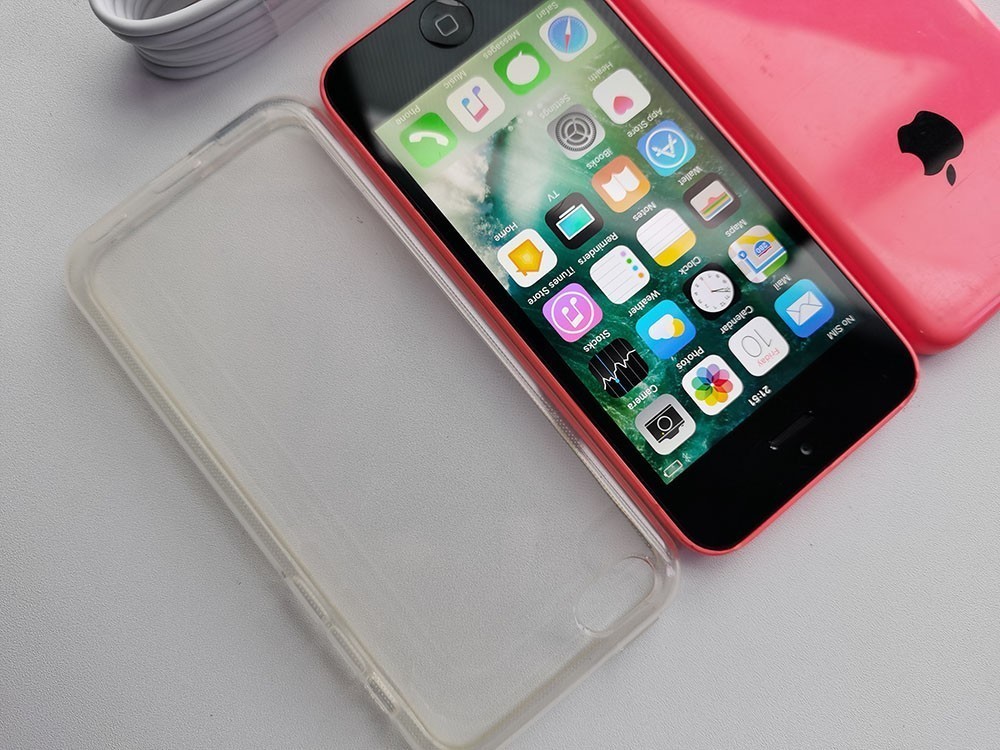 Apple iPhone 5c – 8 GB / 16 GB / 32GB – PINK (Unlocked) 90% NE W English