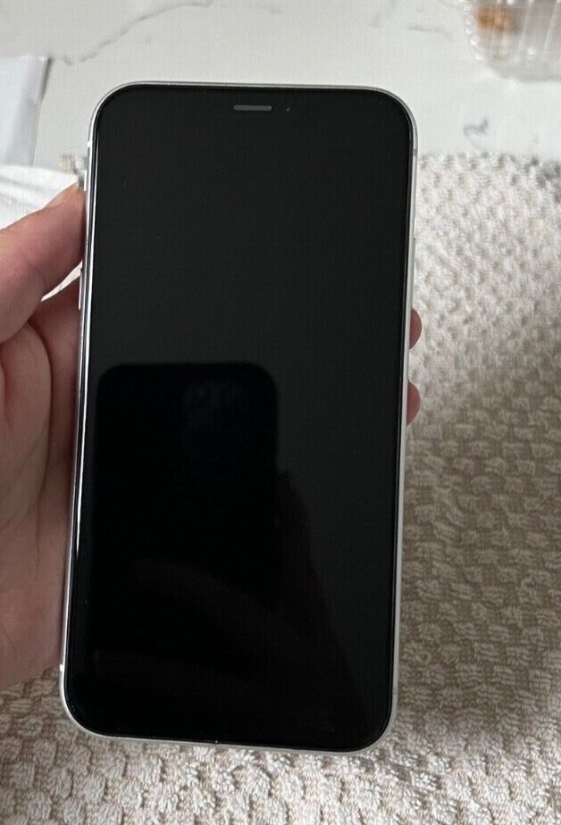 Apple iPhone XR – 64GB – White (T-Mobile) A1984 (CDMA + GSM)