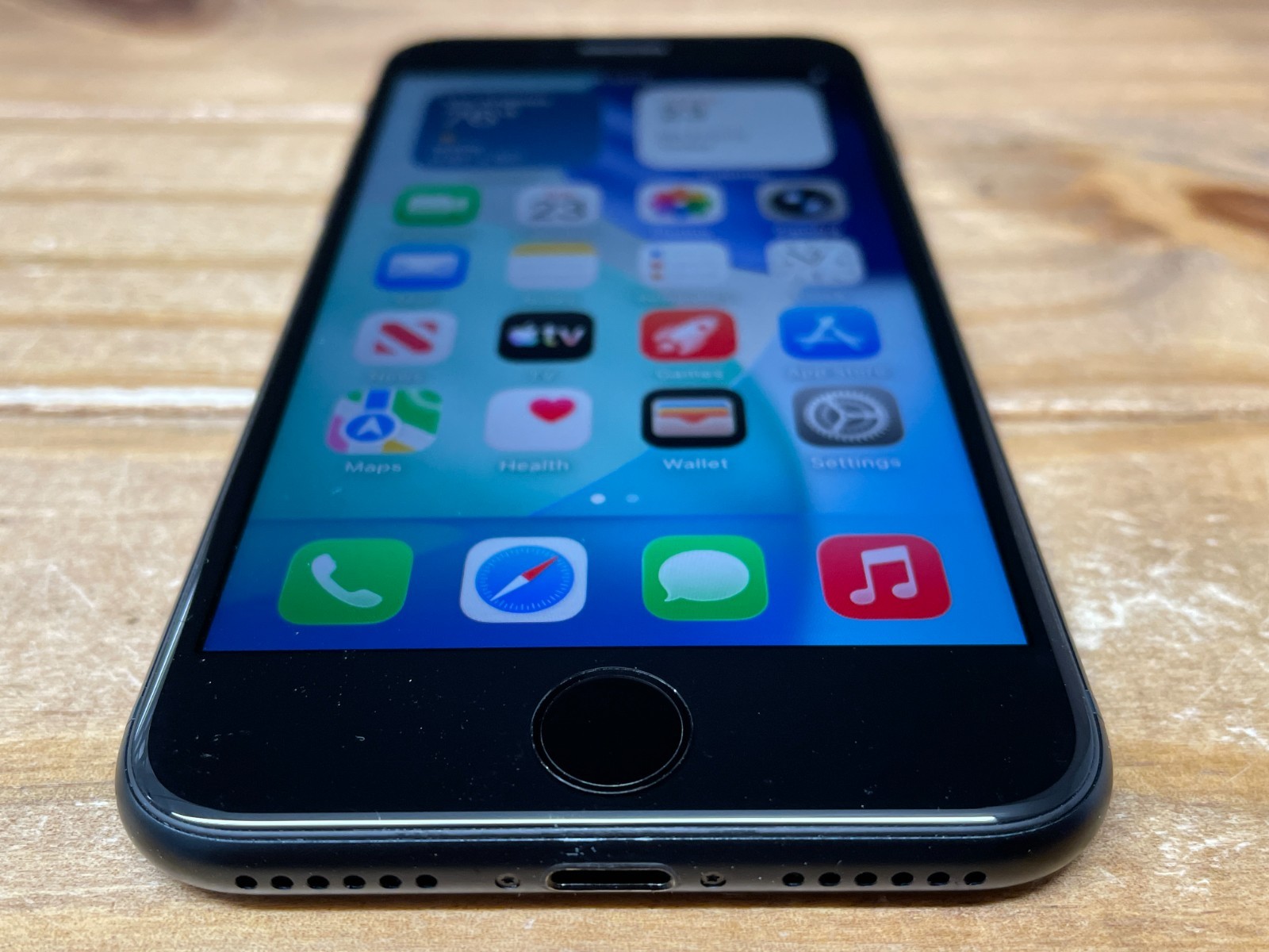 Apple iPhone SE 3rd Gen. – A2595 – 64 GB – Black (Unlocked) Works – 89% Bat