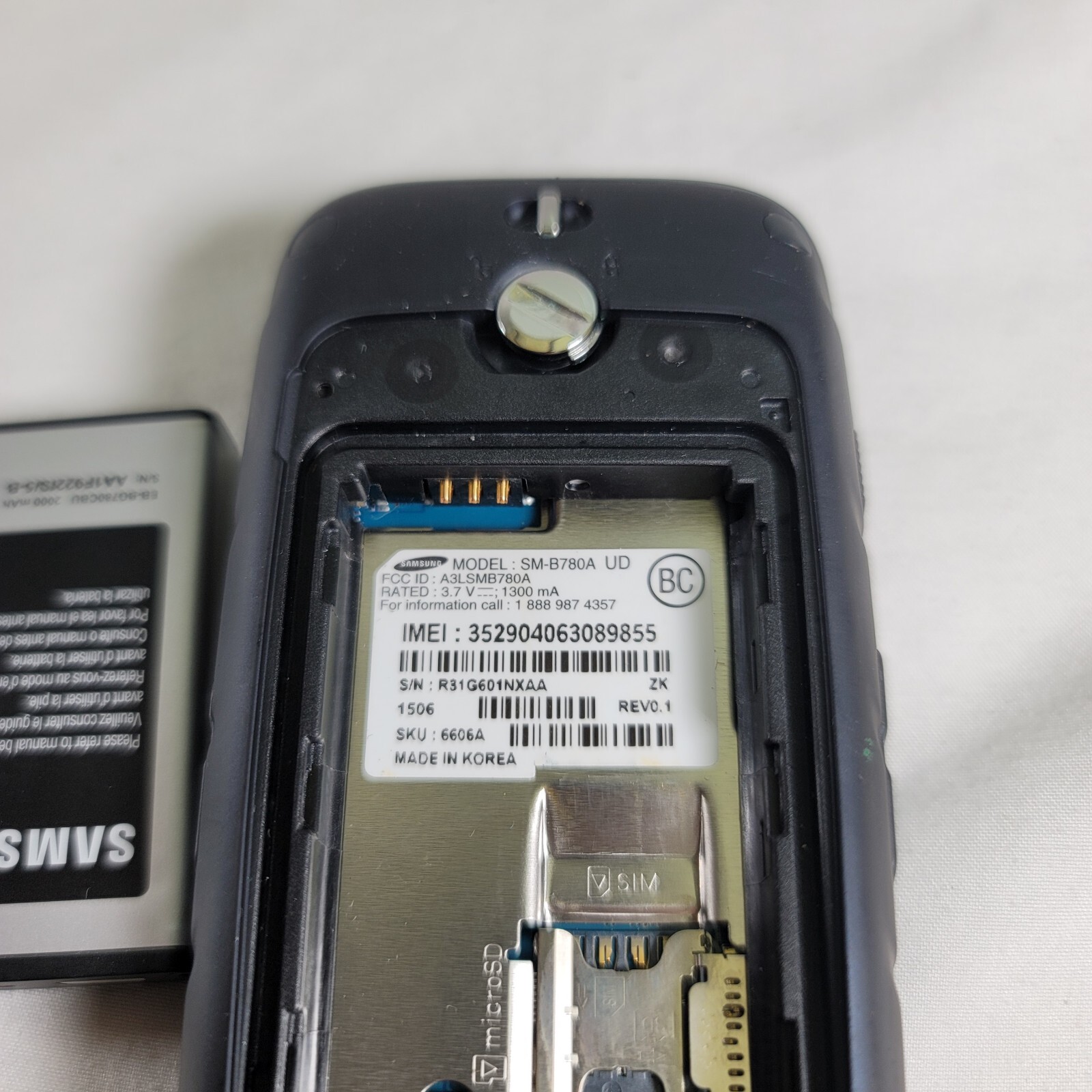 Samsung Rugby 4 3G 256MB Back Missing