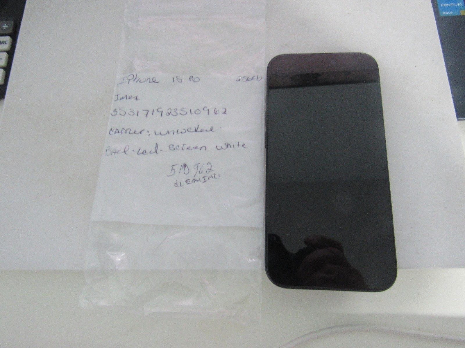 Apple iPhone 15 Pro – 256 GB – Black Titanium (Unlocked) Bad LCD, Clean IMEI