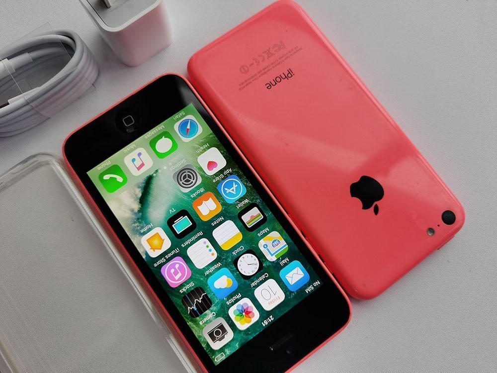 Apple iPhone 5c – 8 GB / 16 GB / 32GB – PINK (Unlocked) 90% NE W English